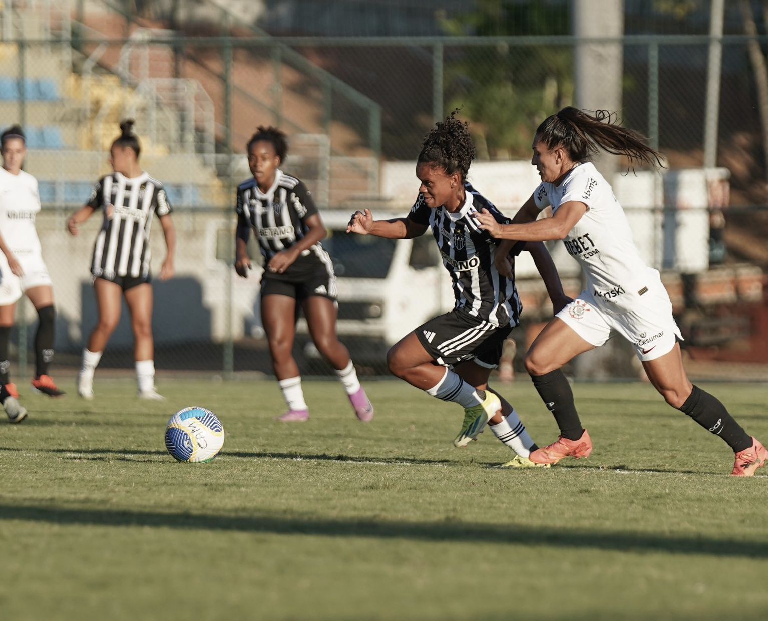 Atlético perde para o Corinthians e volta à lanterna do Brasileiro Feminino