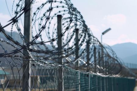 Imagem ilustrativa de uma prisão