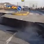 Erupção de vulcão abre grande fenda em cidade da Islândia