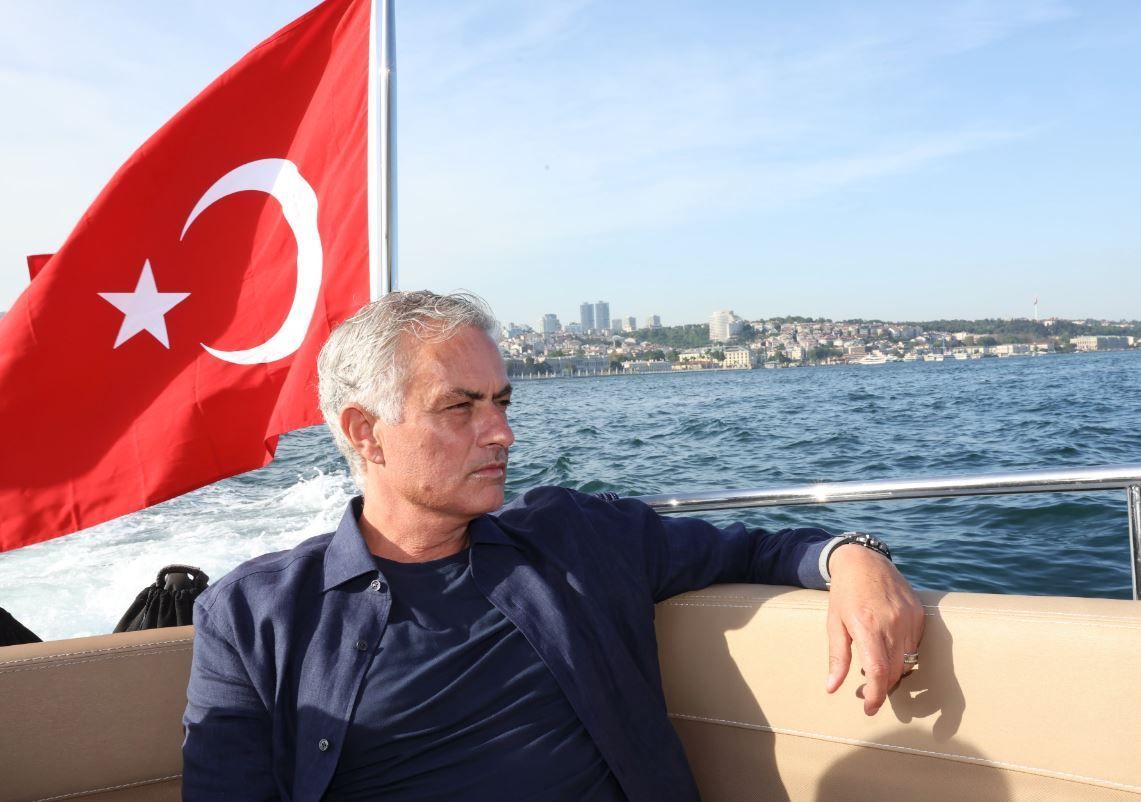 Fenerbahçe anuncia a contratação do técnico português José Mourinho