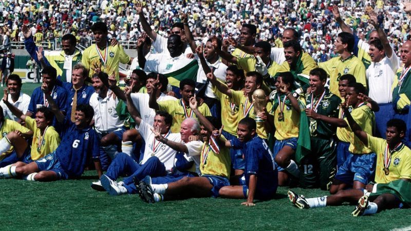 Ex-Cruzeiro, Ronaldo faz post emocionado pelos 30 anos do tetra da Seleção