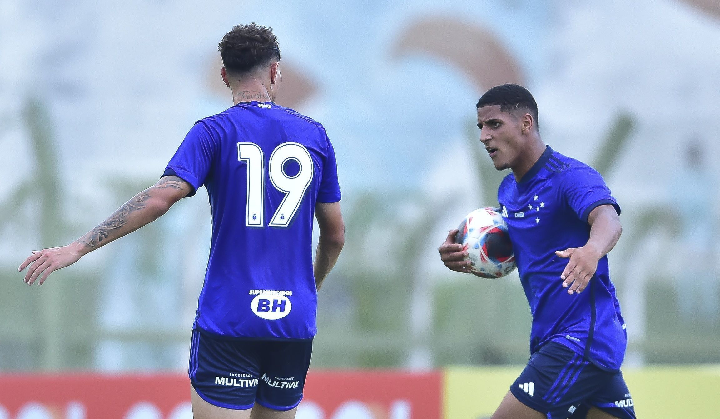 Fernando faz hat-trick, Cruzeiro atropela União Mogi e avança em 1º na Copinha