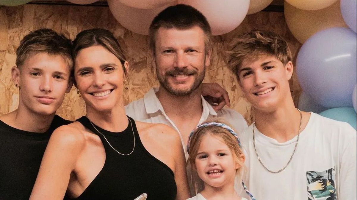 Fernanda Lima se derrete com estreia dos filhos gêmeos na São Paulo Fashion Week; veja vídeo