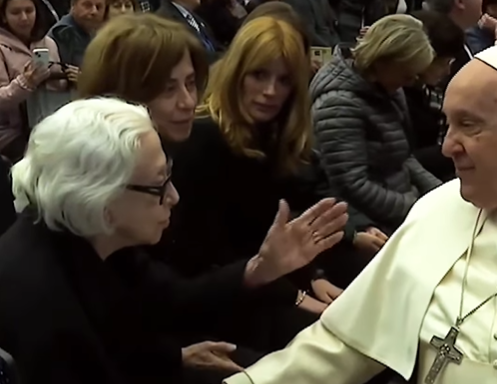 Fernanda Montenegro e Fernanda Torres recebem bênção de Papa Francisco