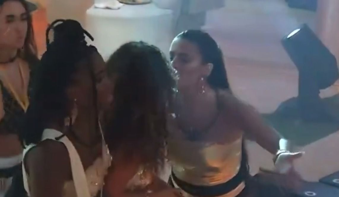 Novo casal? Sisters dão selinho em festa do BBB 24 e público apoia; assista