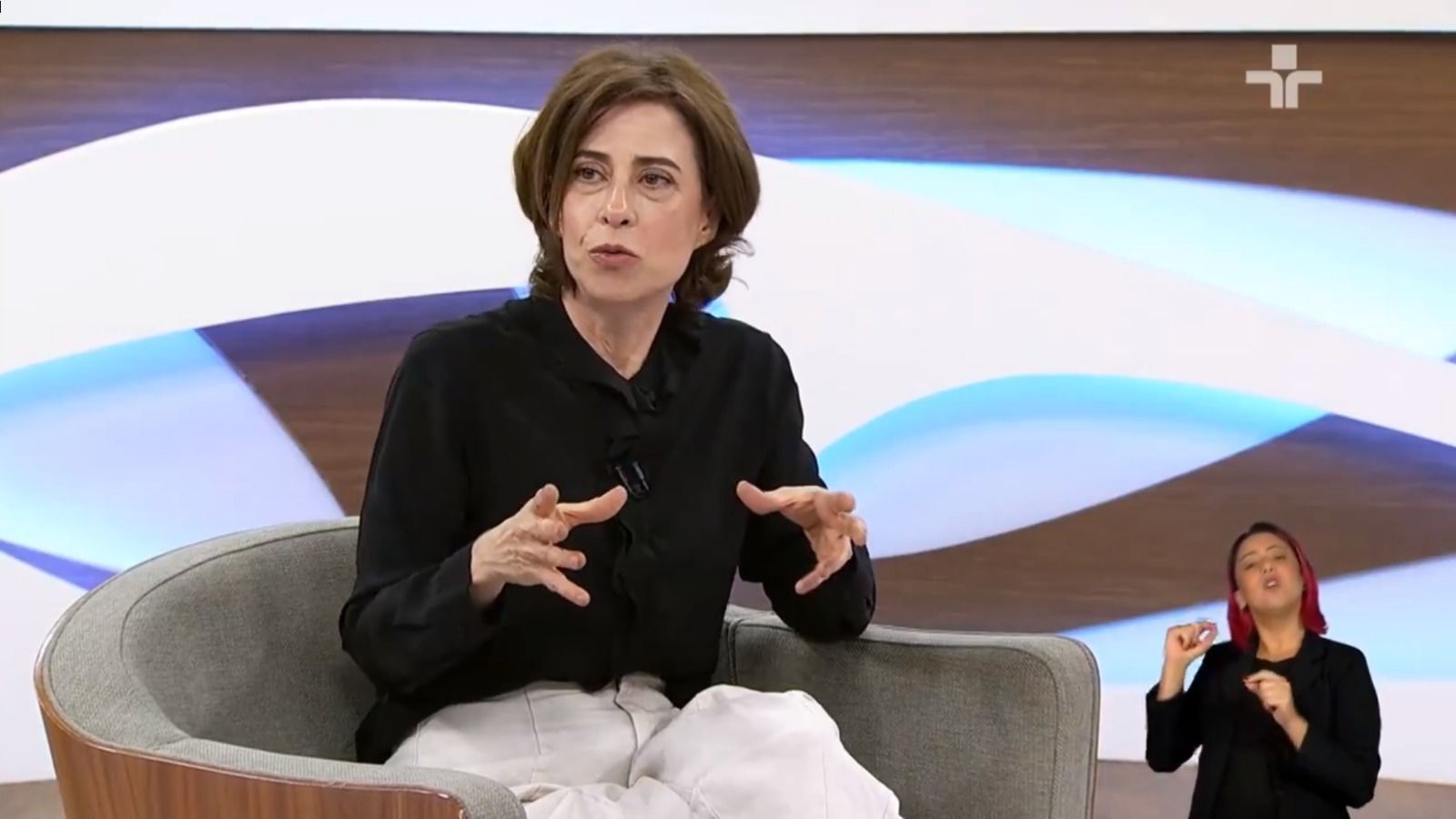 Fernanda Torres faz reflexão sobre filmes nacionais e incentiva brasileiros: 'Vai pro cinema'