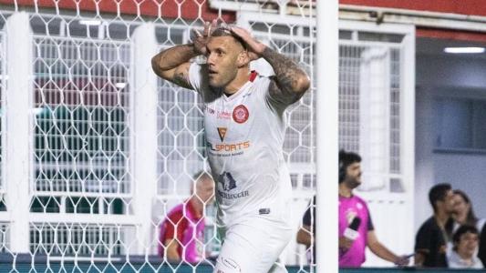 Fernandão foi o heroi da vitória do Tombense