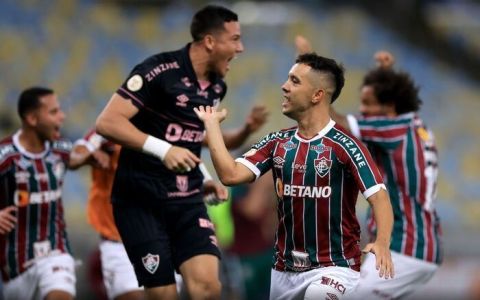 Leo Fernández comemora gol