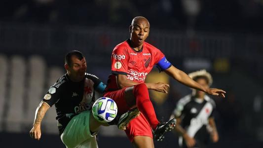 Fernandinho foi um dos destaques do Athletico na vitória sobre o Vasco