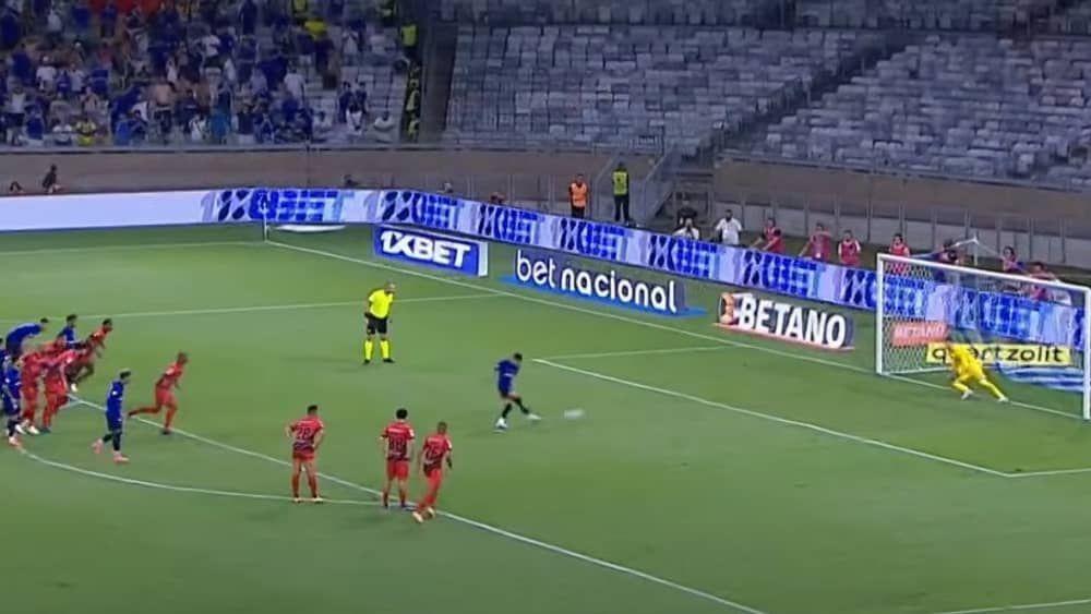 Cruzeiro foi prejudicado pela arbitragem contra o Athletico-PR, diz analista