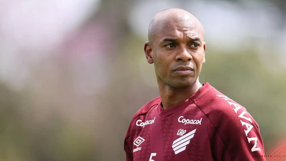 Fernandinho, do Athletico-PR, pede ajuda para encontrar avô desaparecido no Recife