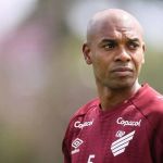 Fernandinho, do Athletico-PR, pede ajuda para encontrar avô desaparecido no Recife