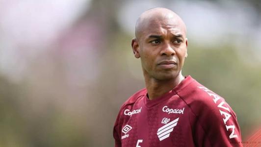 Fernandinho, volante do Athletico