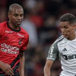 Atlético sai na frente, mas leva gol no fim e empata com Athletico-PR pela Série A