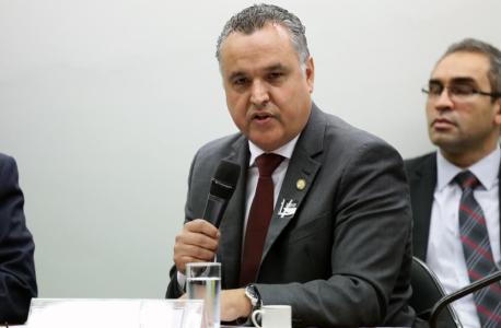 O ex-vereador de BH, Fernando Borja, discursa durante audiência na Câmara dos Deputados em Brasília