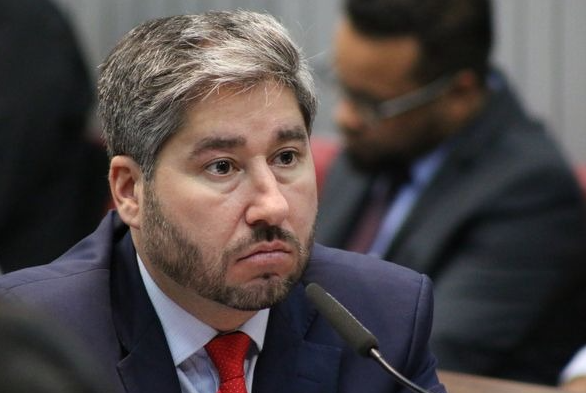Justiça condena ex-deputado de SP que passou a mão em seio de ex-parlamentar