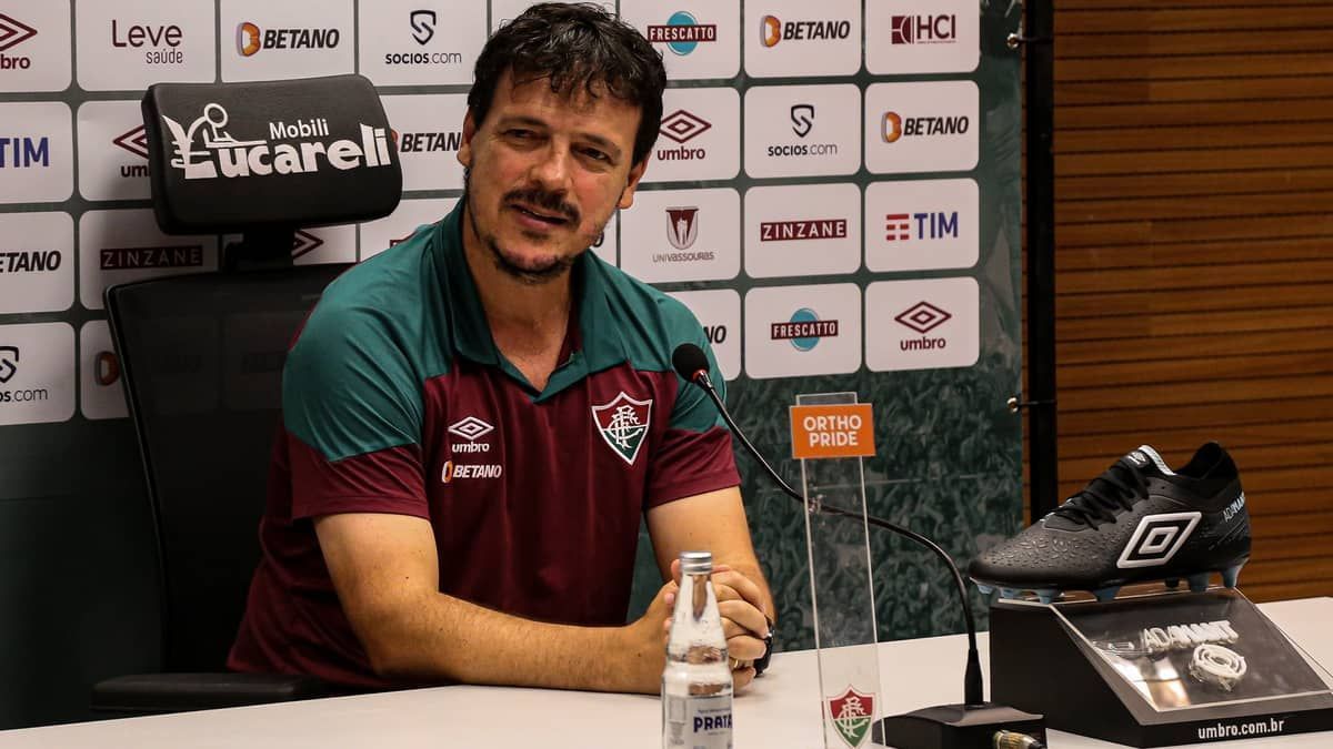 Diniz pede cautela no mercado e lembra de 'renegados pela torcida'
