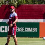 Torcida do Fluminense vai ao CT apoiar, mas festa termina em confusão
