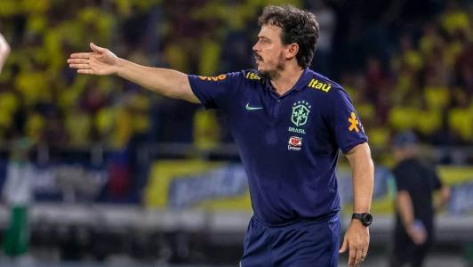 Fernando Diniz durante Brasil x Colômbia, nesta quinta, em Barranquilla