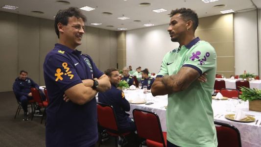 Fernando Diniz e lateral Danilo na concentração da Seleção Brasileira em Belém