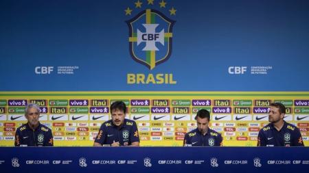 Fernando Diniz e sua comissão técnica para o início de trabalho como técnico da Seleção