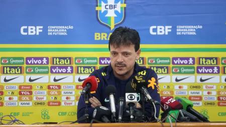 Fernando Diniz em entrevista coletiva em Lima, no Peru, antes de jogo pelas Eliminatórias