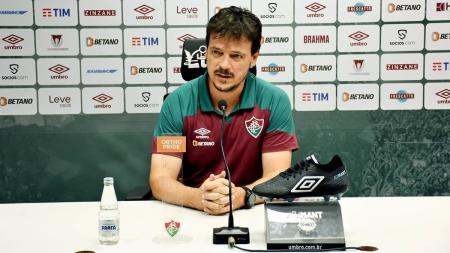 Fernando Diniz foi vaiado por parte da torcida do Fluminense