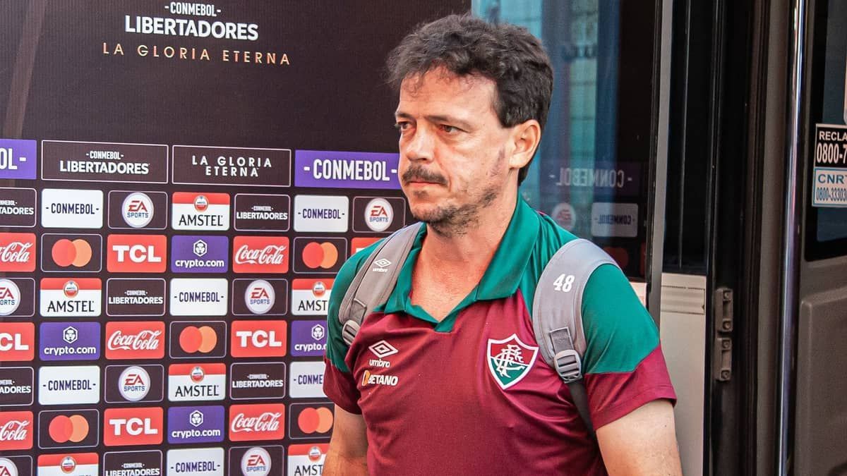 Fernando Diniz reclama de expulsão de Marcelo na Libertadores: 'Absurdo'