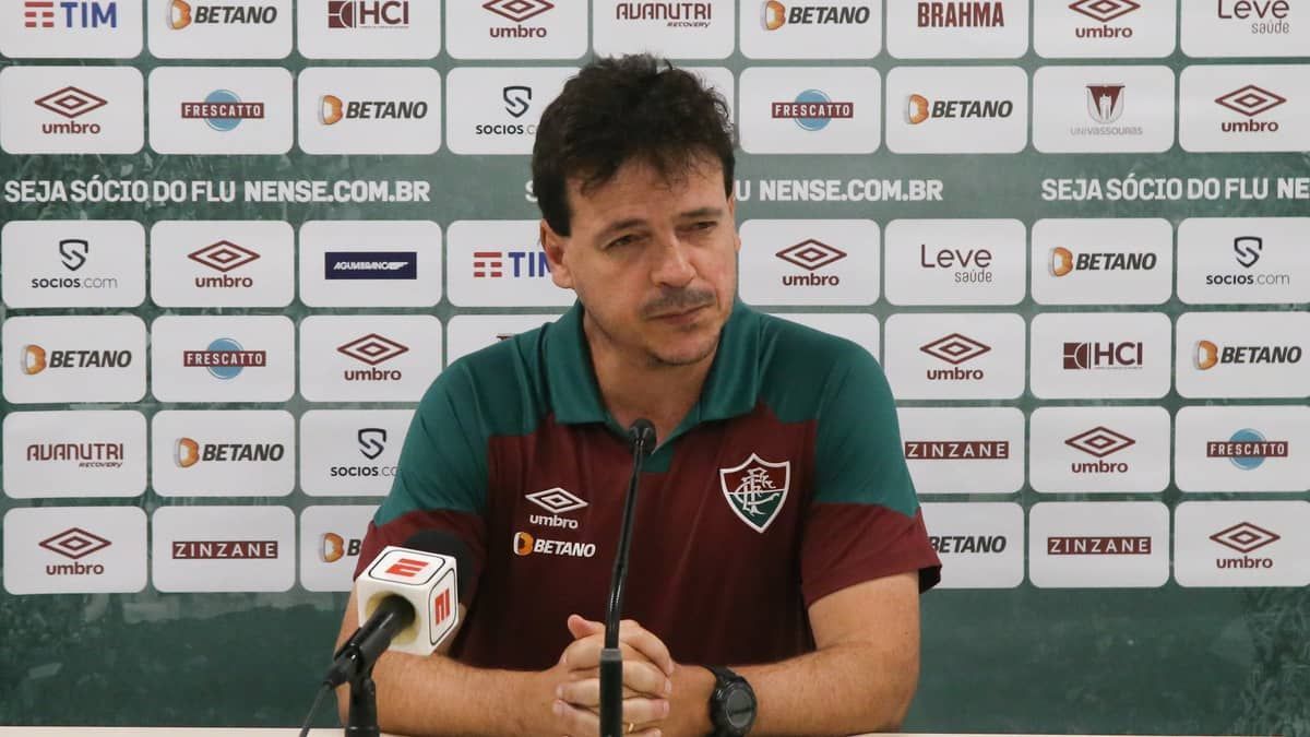 Planejamento para Marcelo e desfalques: Diniz analisa derrota do Fluminense