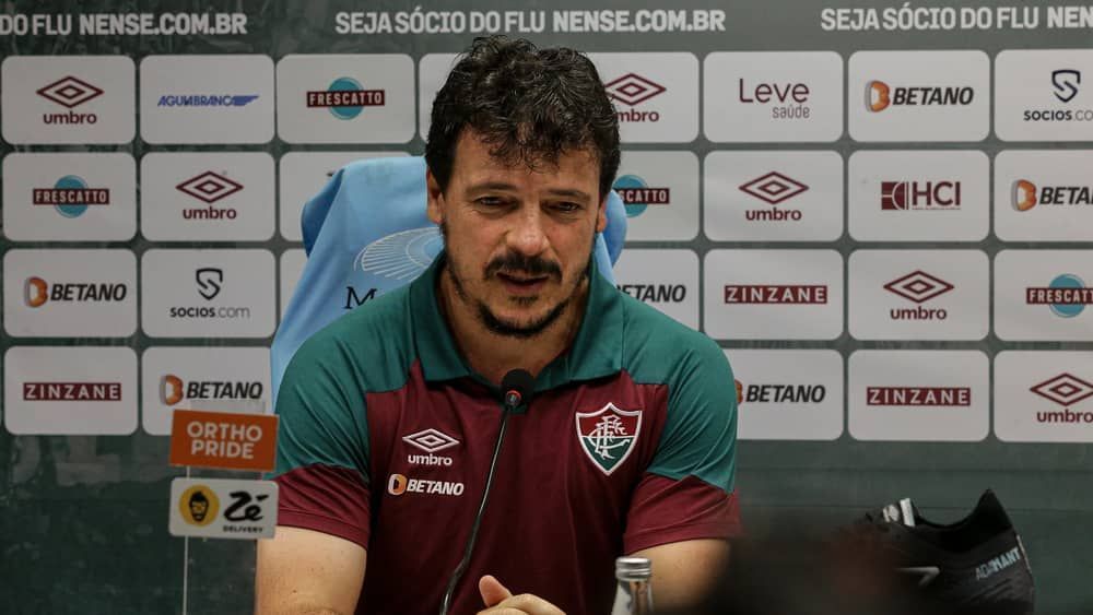 Fernando Diniz vê Fluminense relaxado com um a mais diante do São Paulo