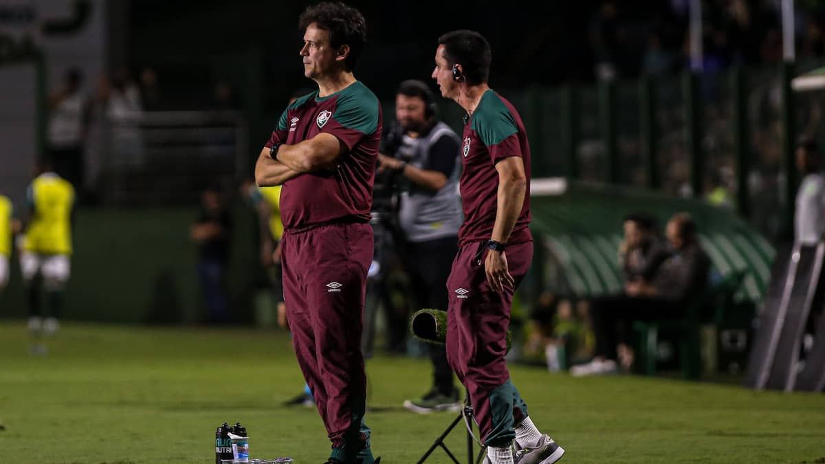 Diniz dispara contra arbitragem em gol de empate do Goiás