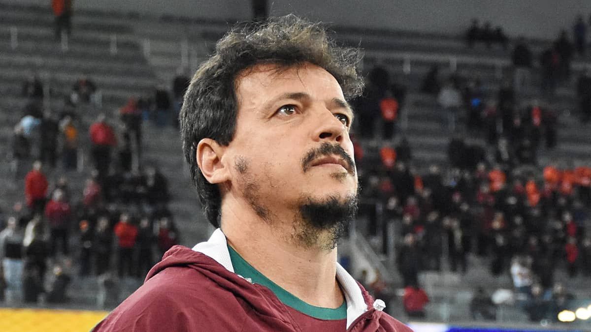 Diniz define substituto de Arias e escala Fluminense para duelo com Cruzeiro