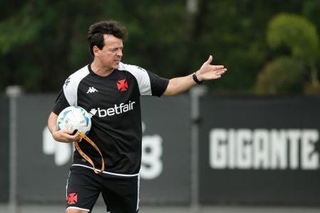 Fernando Diniz comandou o primeiro treino no CT Moacyr Barbosa na segunda-feira (12)