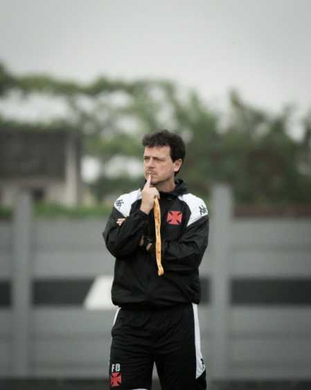 Fernando Diniz comandou o primeiro treino no CT Moacyr Barbosa na segunda-feira (12)