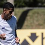 Quem é o atacante do Cruzeiro que superou melhor ano de Vitor Roque em gols na base