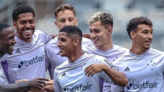 Fernando é uma das apostas do Cruzeiro, e torcedor pede mais chances ao atacante