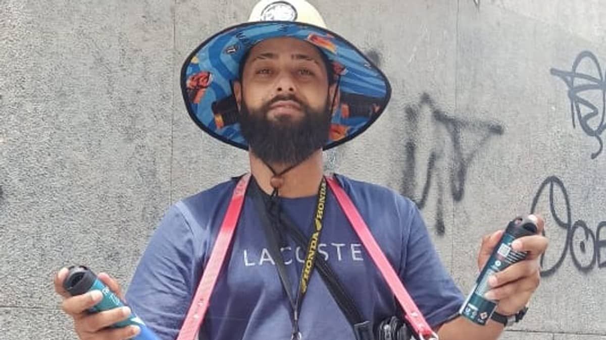 Vídeo: ambulante bomba vendendo papel higiênico, absorvente e desodorante no Carnaval de BH