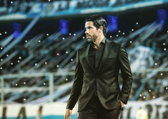 Torcida do Cruzeiro 'invade' redes sociais de Fernando Gago