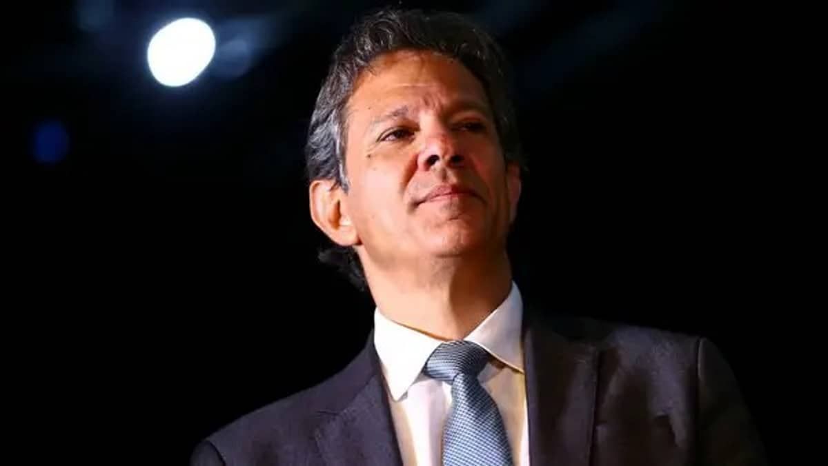 Haddad confirma novo salário mínimo de R$ 1.320, mas não define data