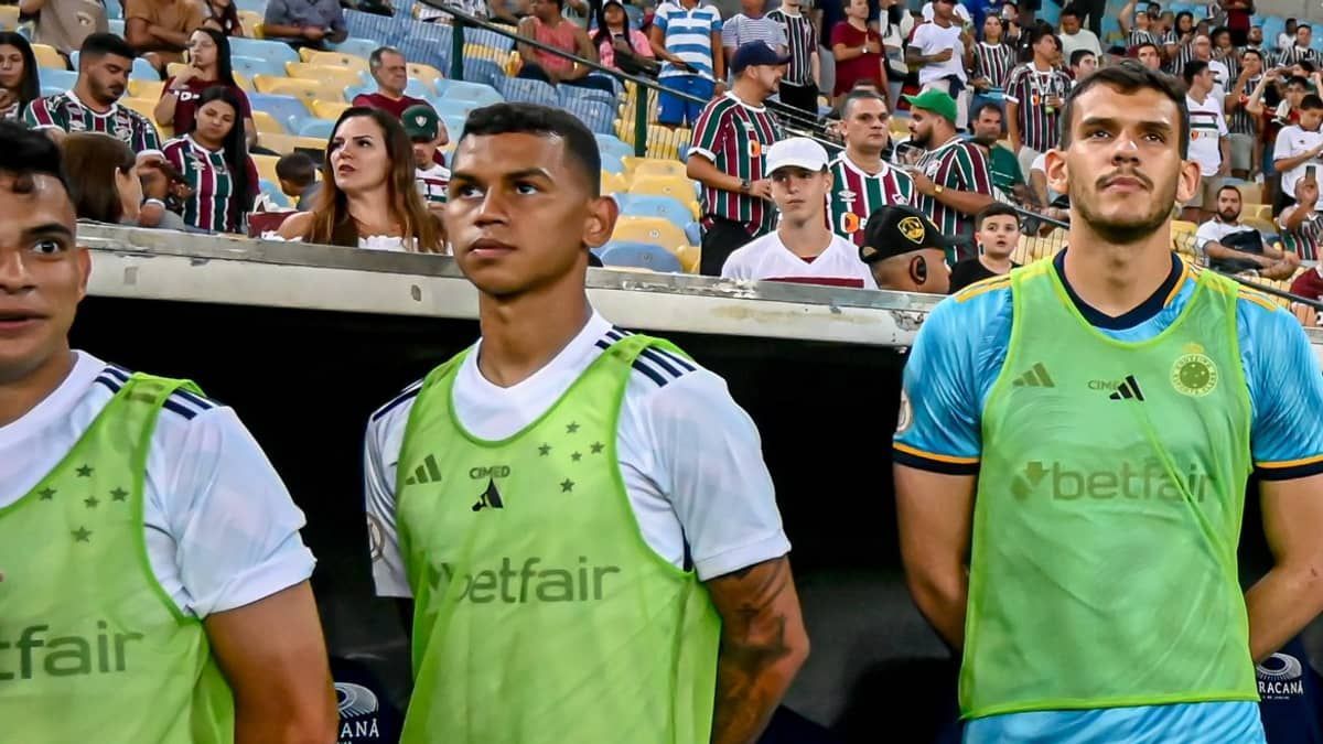 Fernando Henrique vai jogar no Cruzeiro? Zé Ricardo explica situação do volante