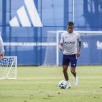 Fernando Henrique faz trabalhos com bola em treino do Cruzeiro na Toca II