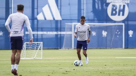 Fernando Henrique participou de parte do treinamento nesta quarta (24), na Toca II