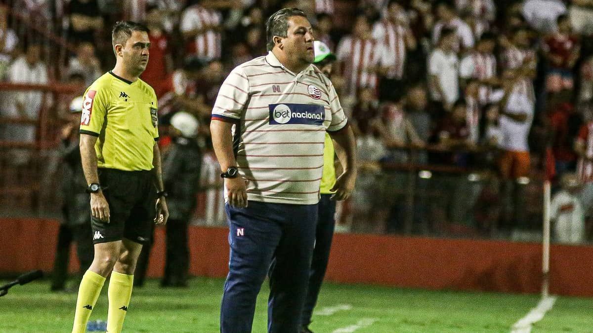 Técnico do Náutico pede paciência à torcida e exalta resultado com o Altos
