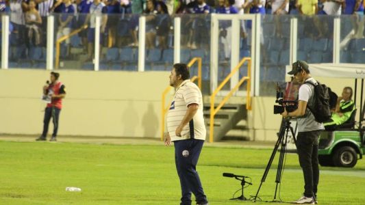 Fernando Marchiori, técnico do Náutico, no jogo contra o Confiança