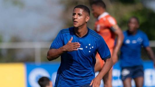 Fernando marcou o gol da vitória do Cruzeiro no tempo normal, por 1 a 0