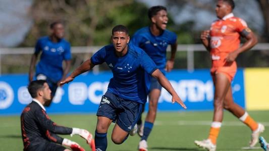 Fernando marcou o gol da vitória do Cruzeiro no tempo normal, por 1 a 0