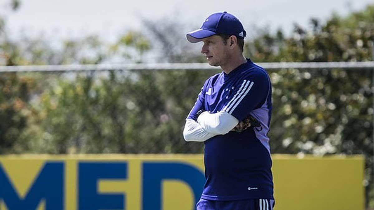 Cruzeiro pode ter técnico interino no comando após quase três anos; relembre