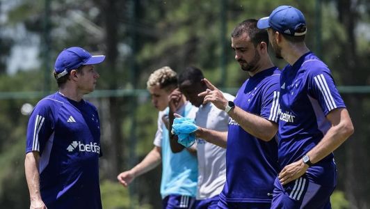 Fernando Seabra (esquerda), Henrique Américo (centro, analista de desempenho) e Vinicius Rovaris (direita) em treino nesta quarta-feira (15)