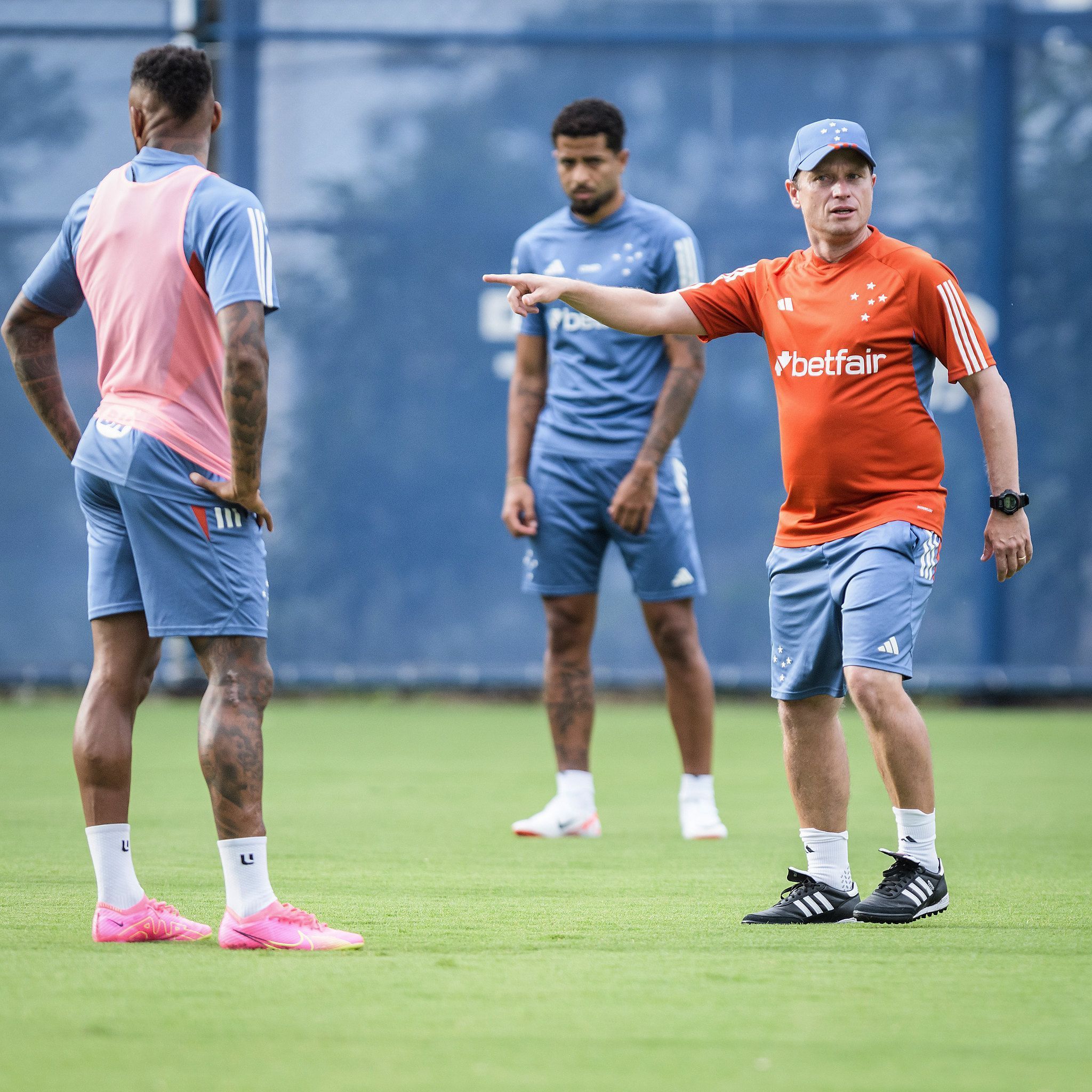 As opções de Fernando Seabra para montar o Cruzeiro contra o Botafogo