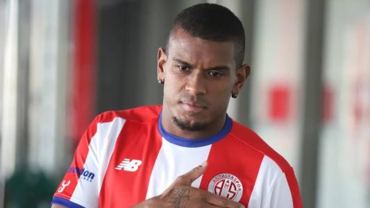 Fernando, volante do Antalyaspor, da Turquia